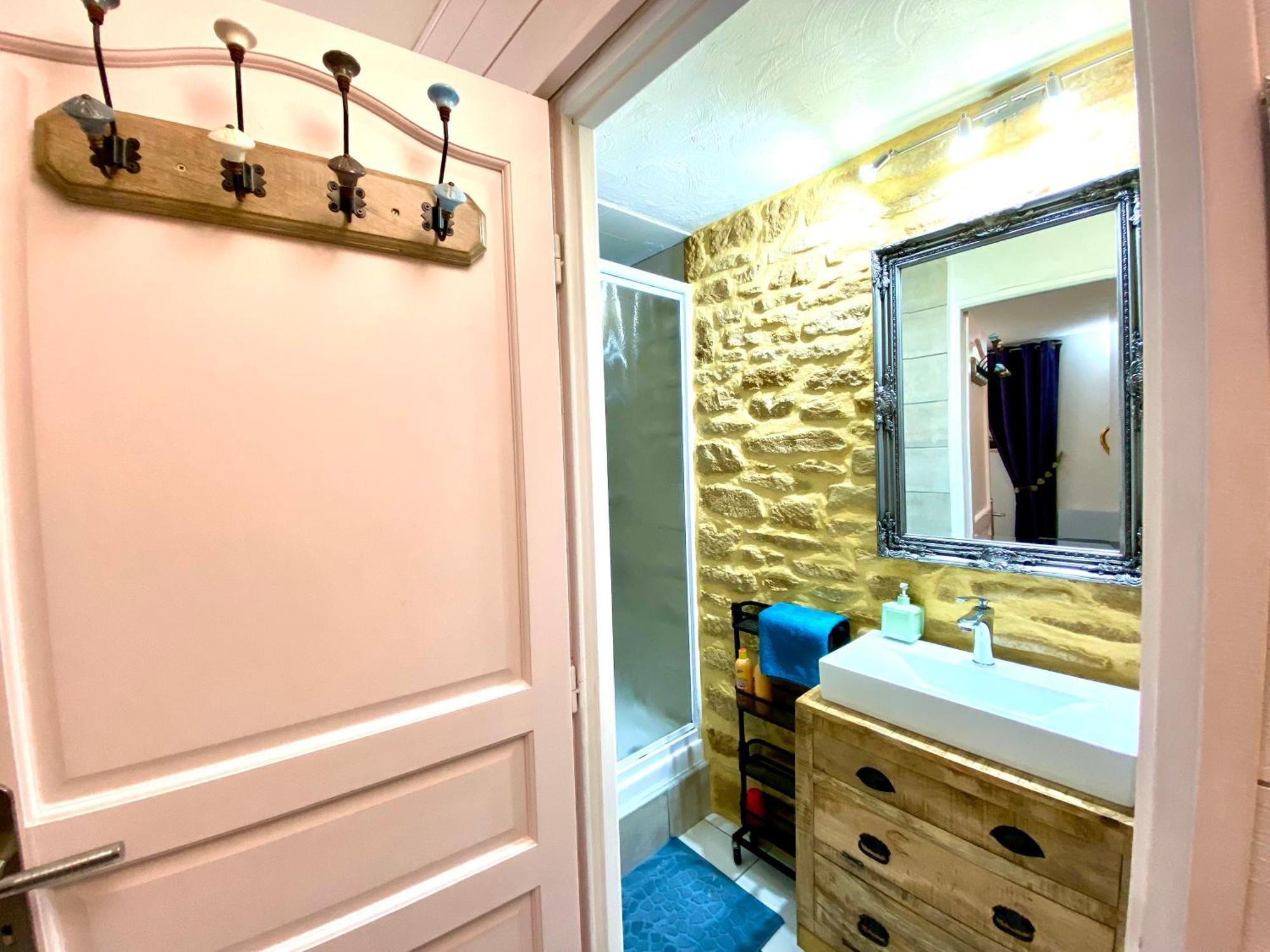 Bed & Breakfast La Clef Des Songes - Climatisees - Centre - Parking Gratuit - Piscine, Et Massages A 400metres 3*