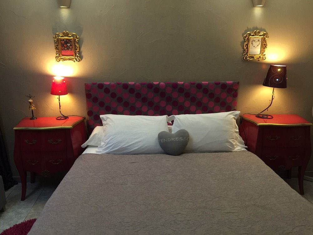 Bed & Breakfast La Clef Des Songes - Climatisees - Centre - Parking Gratuit - Piscine, Et Massages A 400metres 3*
