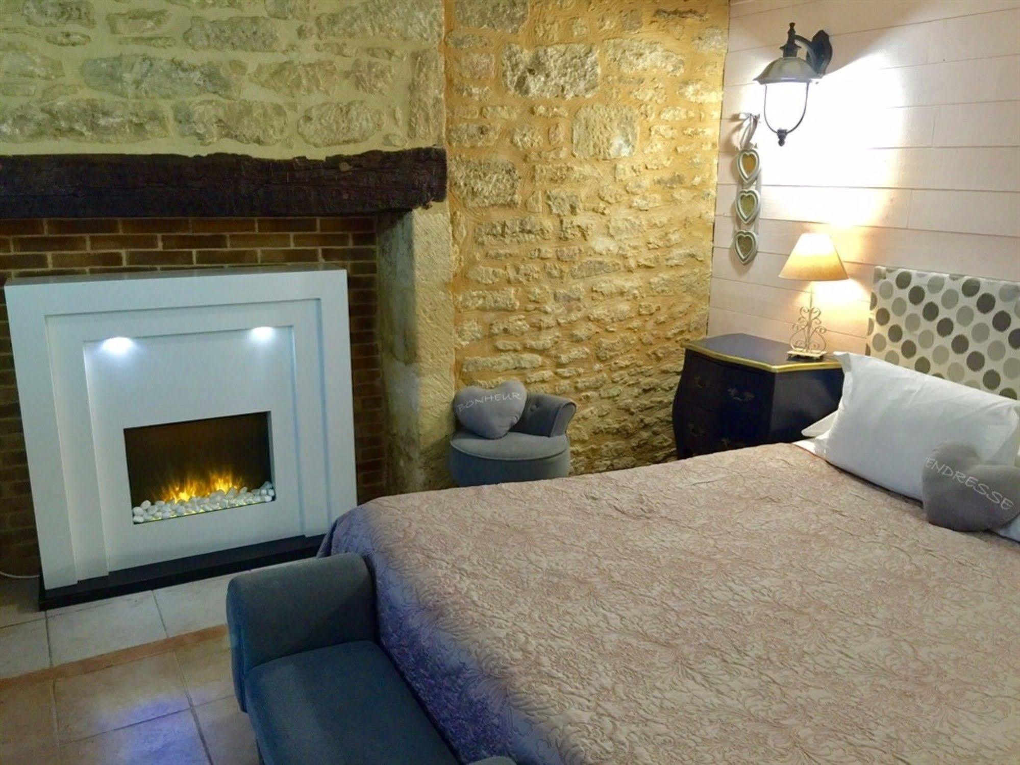 La Clef Des Songes - Climatisees - Centre - Parking Gratuit - Piscine, Et Massages A 400metres Bed & Breakfast 3*
