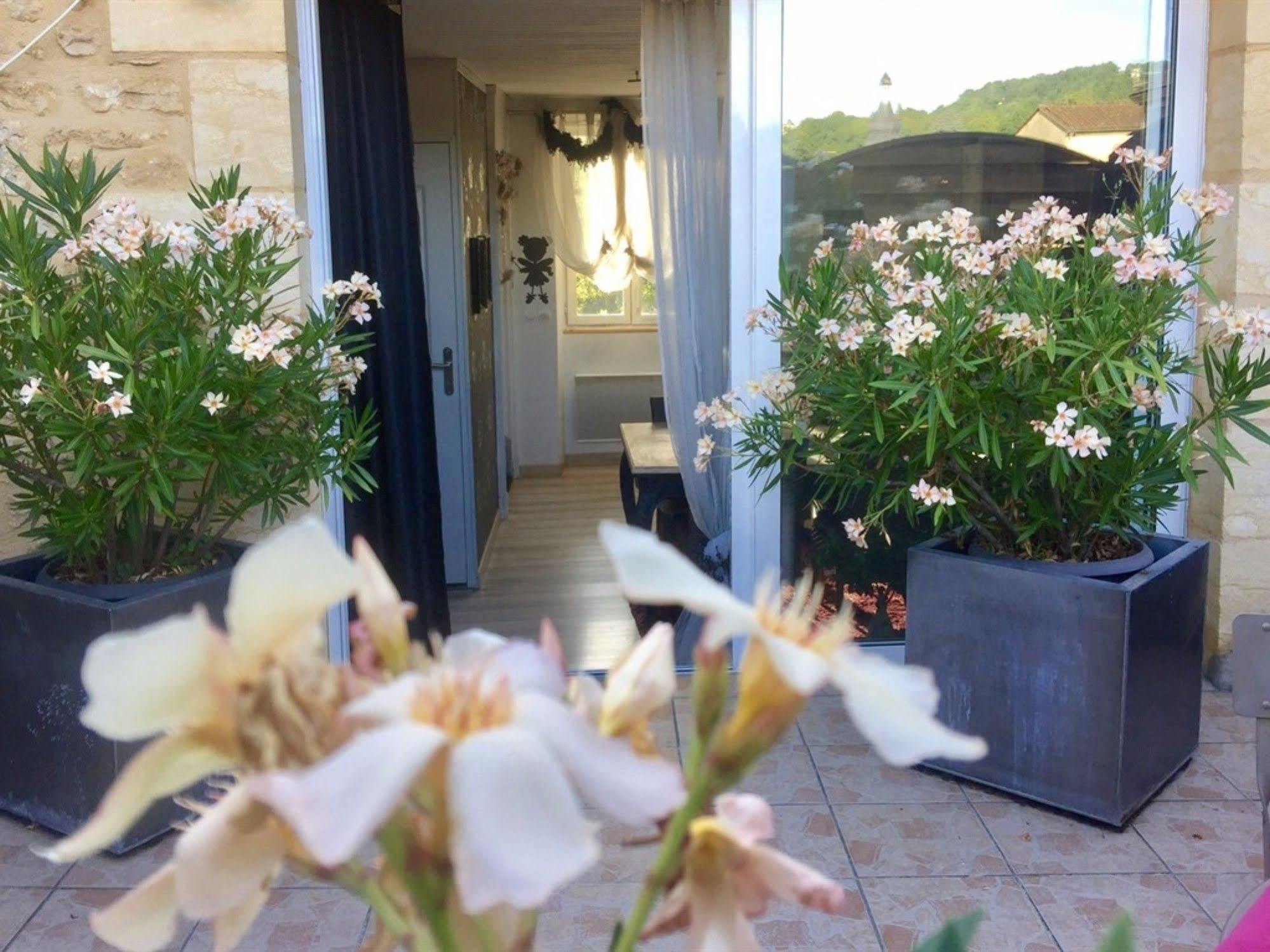 Bed & Breakfast La Clef Des Songes - Climatisees - Centre - Parking Gratuit - Piscine, Et Massages A 400metres 3*