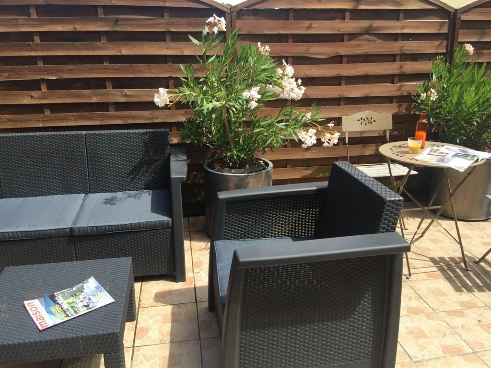 La Clef Des Songes - Climatisees - Centre - Parking Gratuit - Piscine, Et Massages A 400metres Bed & Breakfast