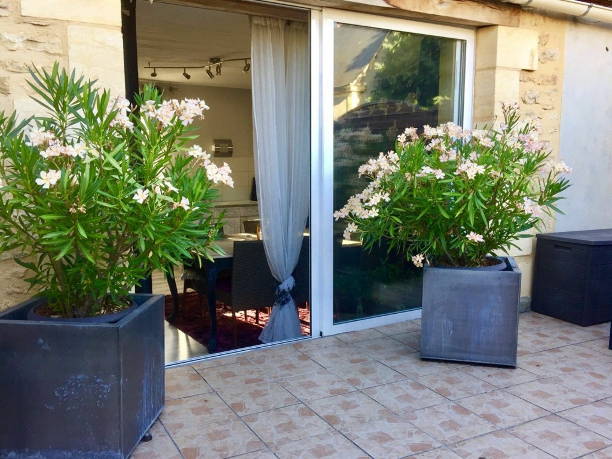 La Clef Des Songes - Climatisees - Centre - Parking Gratuit - Piscine, Et Massages A 400metres Bed & Breakfast